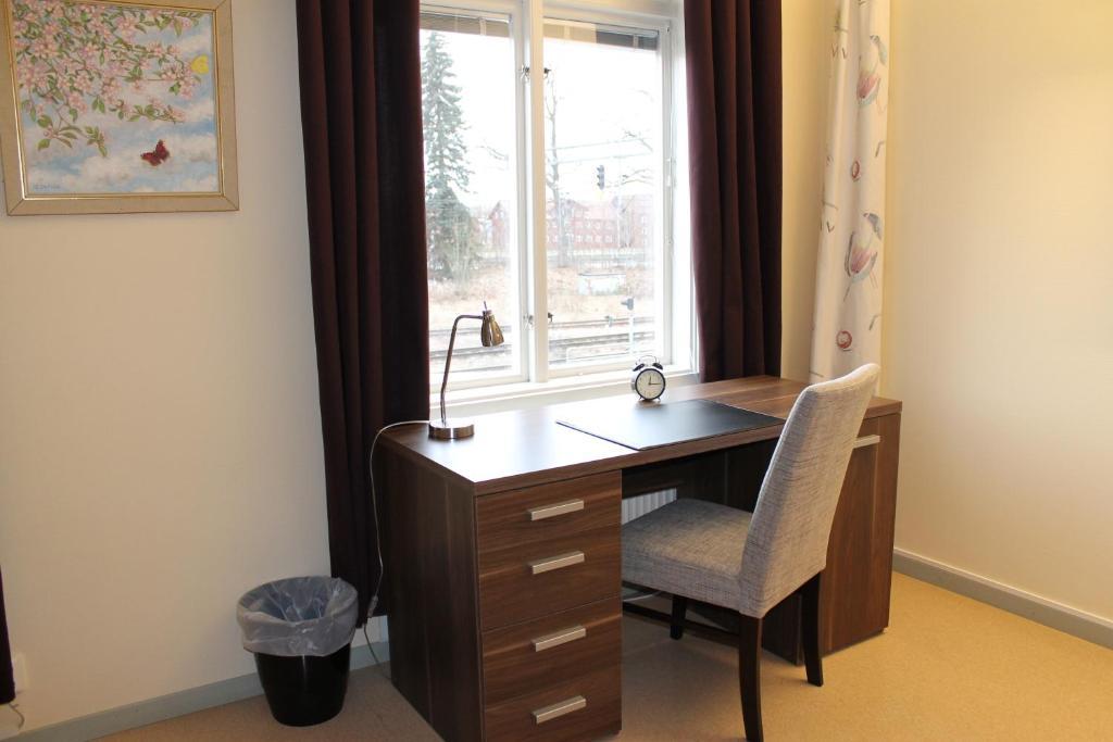Stationshusets Hotell Och Cafe Köping Quarto foto