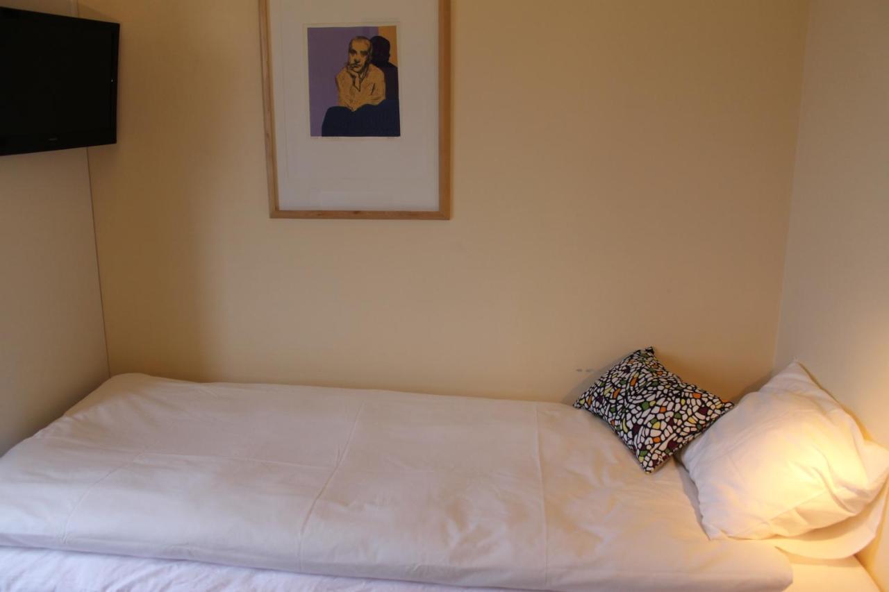 Stationshusets Hotell Och Cafe Köping Quarto foto