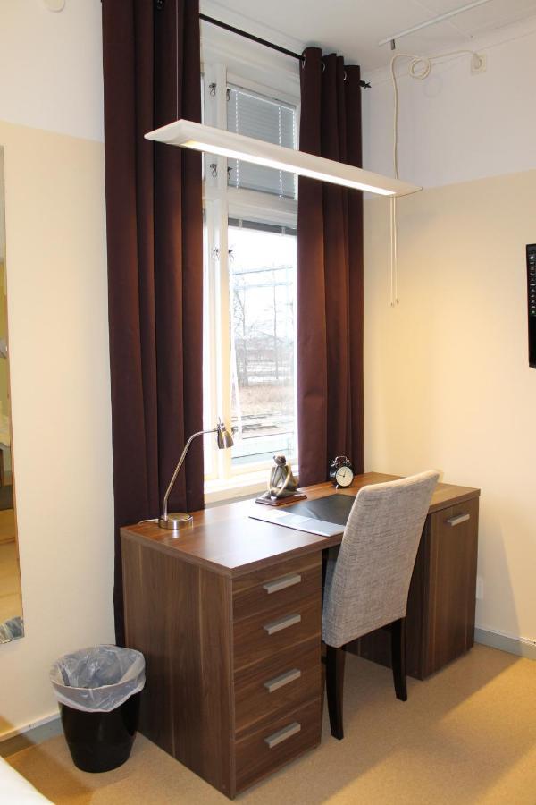 Stationshusets Hotell Och Cafe Köping Quarto foto